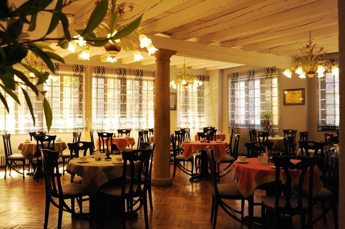 Imagen del bar/restaurante del Hotel De L'europe By Happyculture. Foto 2