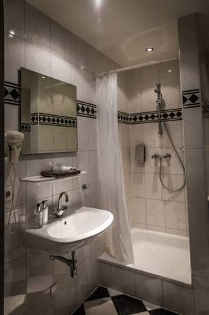 Imagen de la habitación del Hotel De Limbourg. Foto 7