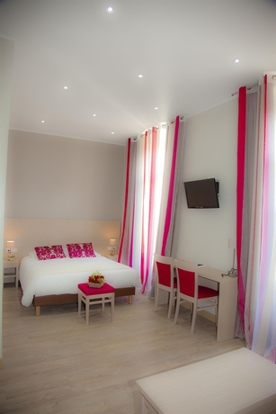 Imagen de la habitación del Hotel De Londres, Menton. Foto 6