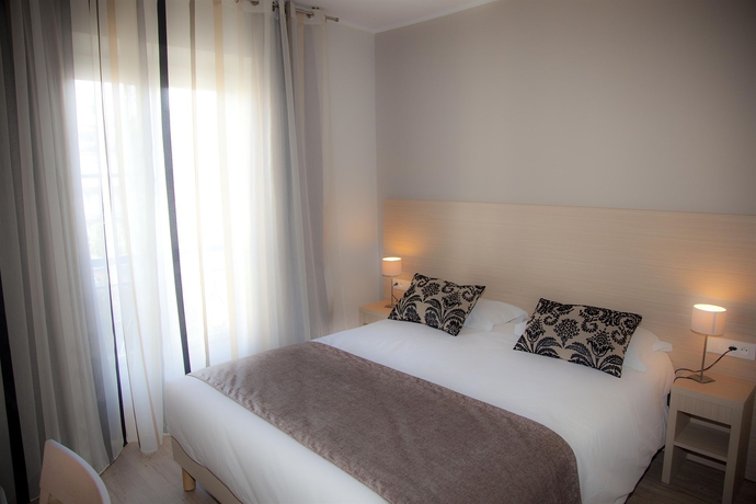 Imagen de la habitación del Hotel De Londres, Menton. Foto 14