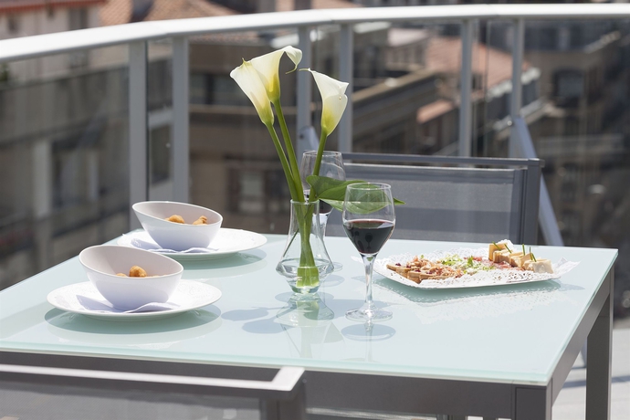 Imagen de los exteriores del Hotel De Londres Y De Inglaterra. Foto 10