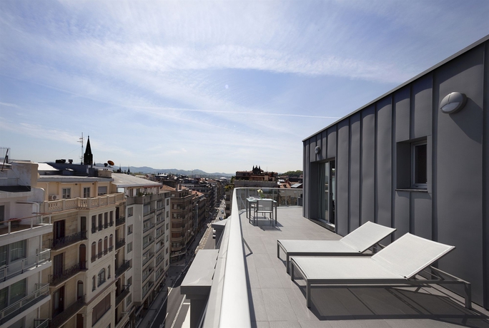 Imagen de los exteriores del Hotel De Londres Y De Inglaterra. Foto 11