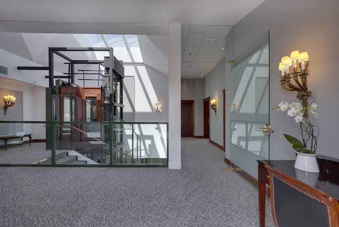 Imagen de los interiores del Hotel De Londres Y De Inglaterra. Foto 16