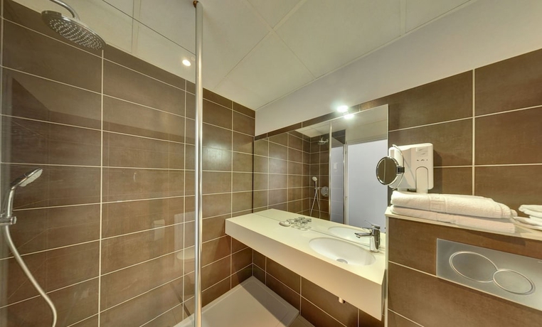 Imagen de la habitación del Hotel De L'orme, Akena, Evreux. Foto 9