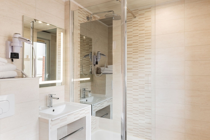 Imagen de la habitación del Hotel De L'orme, Akena, Evreux. Foto 15