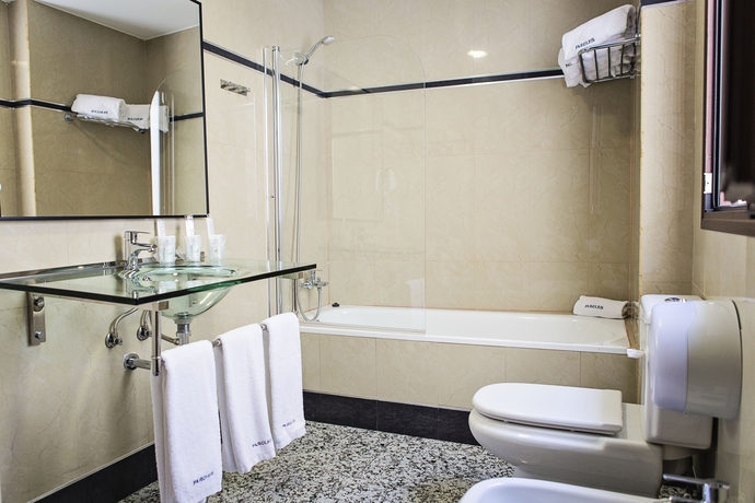 Imagen de la habitación del Hotel De Los Faroles. Foto 13