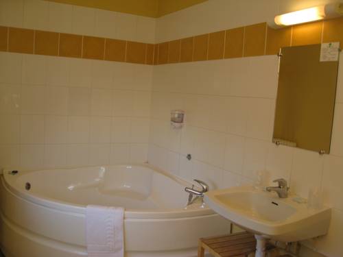 Imagen de la habitación del Hotel De L'univers, Caen. Foto 4