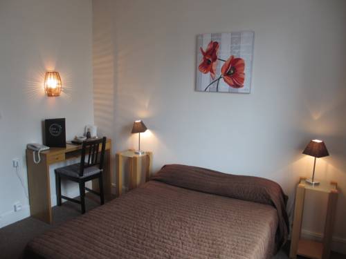 Imagen de la habitación del Hotel De L'univers, Caen. Foto 7