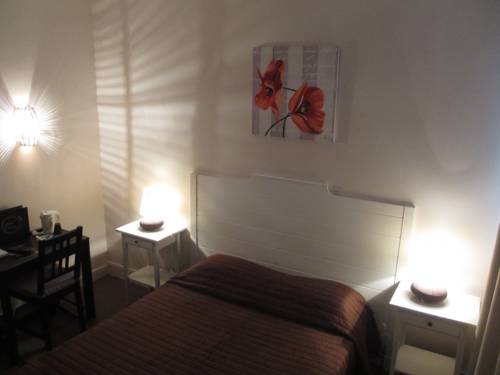 Imagen de la habitación del Hotel De L'univers, Caen. Foto 12