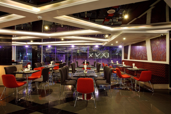 Imagen del bar/restaurante del Hotel De Mandarin Nova Express Pattaya. Foto 4