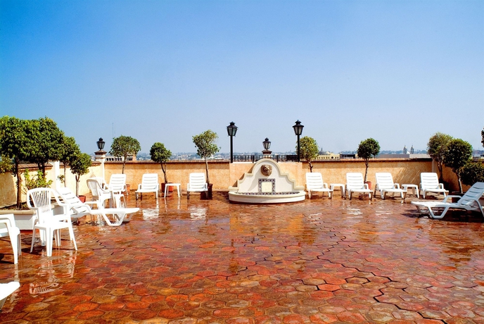 Imagen de los exteriores del Hotel De Mendoza. Foto 9