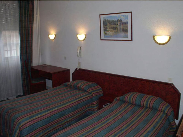 Imagen de la habitación del Hotel De Nevers. Foto 14