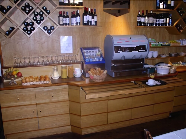 Imagen del bar/restaurante del Hotel De Nevers. Foto 11