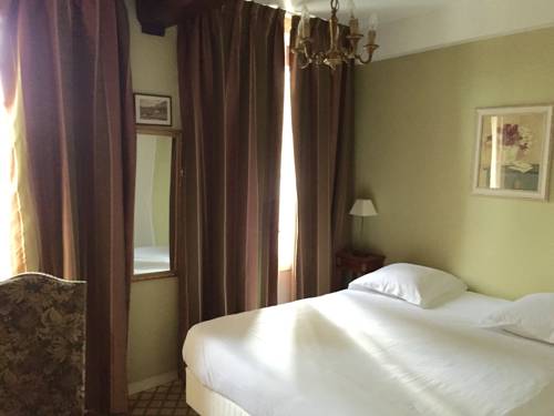 Imagen de la habitación del Hotel De Normandie, EVREUX. Foto 2