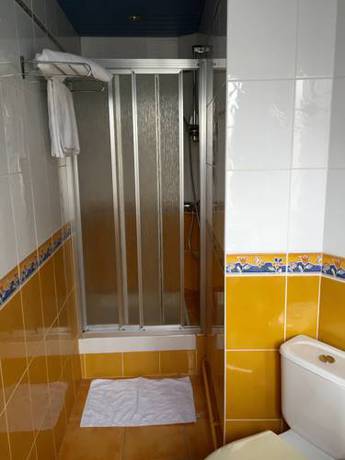 Imagen de la habitación del Hotel De Normandie, EVREUX. Foto 14