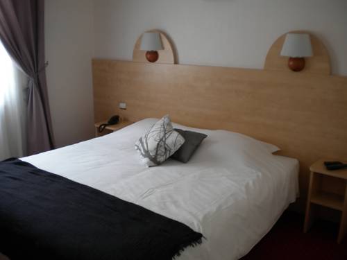 Imagen de la habitación del Hotel De Paris, Barneville-Carteret. Foto 6