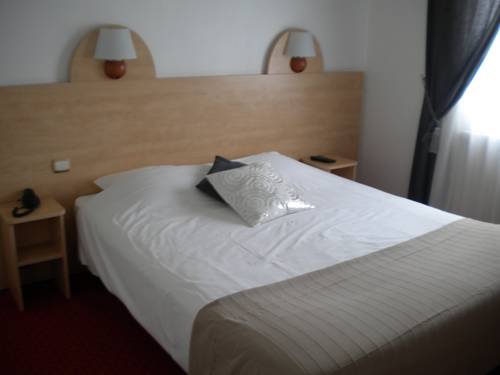 Imagen de la habitación del Hotel De Paris, Barneville-Carteret. Foto 7