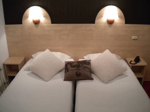 Imagen de la habitación del Hotel De Paris, Barneville-Carteret. Foto 15