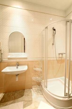 Imagen de la habitación del Hotel De Paris, Charleville Mezieres. Foto 4