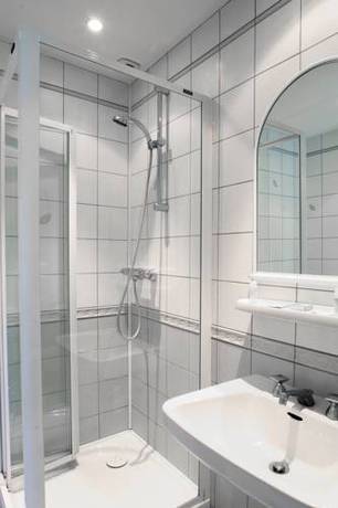 Imagen de la habitación del Hotel De Paris, Charleville Mezieres. Foto 5