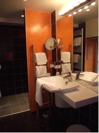 Imagen de la habitación del Hotel De Paris Et De La Poste. Foto 5
