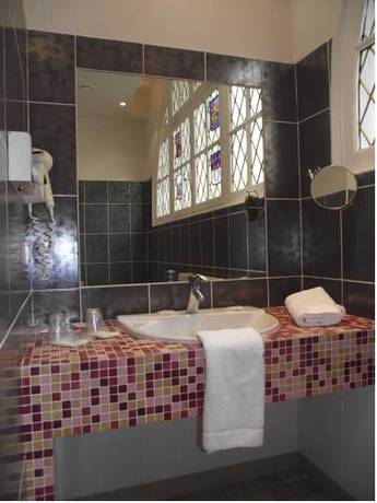 Imagen de la habitación del Hotel De Paris Et De La Poste. Foto 6
