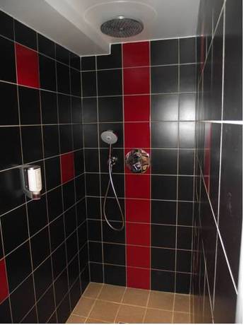 Imagen de la habitación del Hotel De Paris Et De La Poste. Foto 7