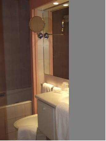 Imagen de la habitación del Hotel De Paris Et De La Poste. Foto 8
