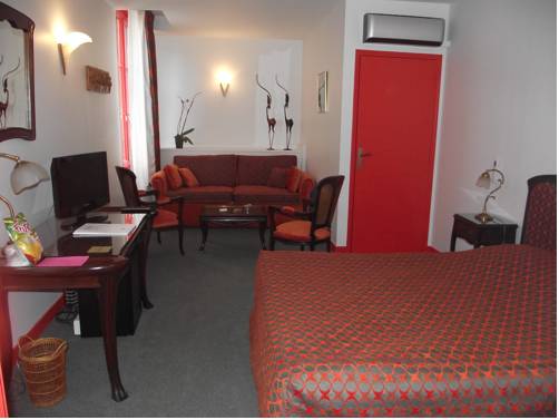 Imagen de la habitación del Hotel De Paris Et De La Poste. Foto 11
