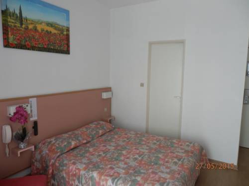 Imagen de la habitación del Hotel De Paris, Lourdes. Foto 8