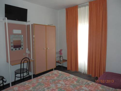 Imagen de la habitación del Hotel De Paris, Lourdes. Foto 13