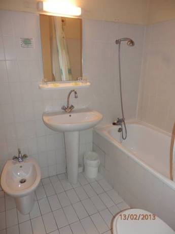 Imagen de la habitación del Hotel De Paris, Lourdes. Foto 16