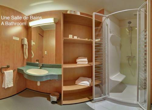 Imagen de la habitación del Hotel De Paris, Saint Avold. Foto 9