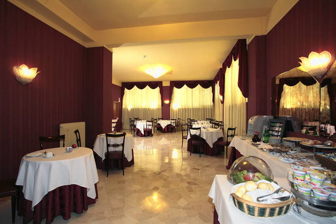 Imagen del bar/restaurante del Hotel De Paris, Terni. Foto 2