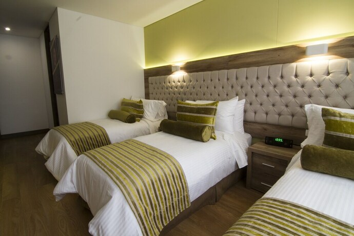 Imagen de la habitación del Hotel De Película Apartasuites. Foto 23