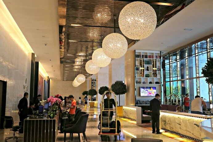Imagen de los interiores del Hotel De Platinum Suite. Foto 18
