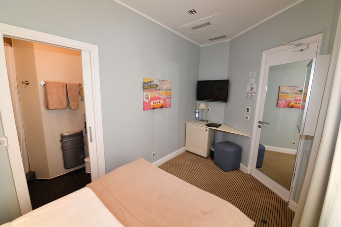 Imagen de la habitación del Hotel De Provence, Cannes. Foto 3