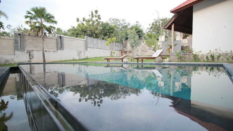Imagen de la piscina del Hotel De Puri Bingin. Foto 17