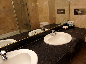 Imagen de la habitación del Hotel De Rhu Beach Resort. Foto 14