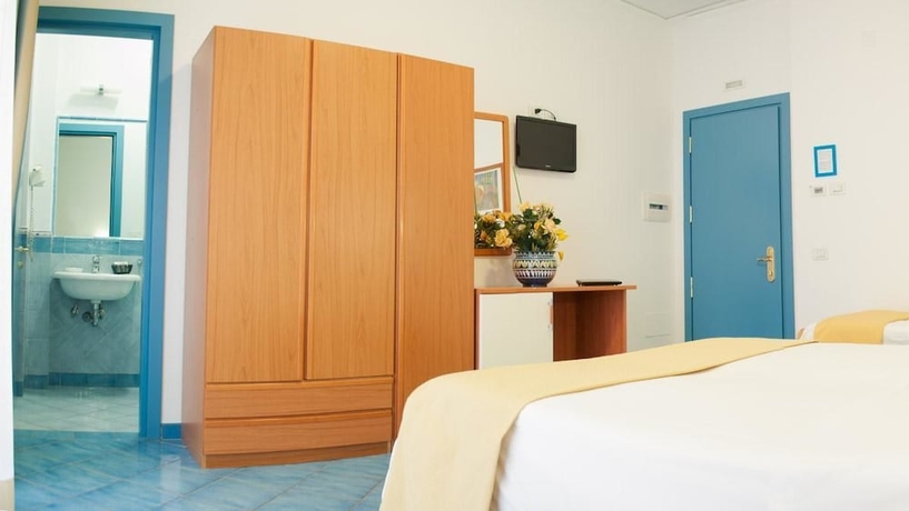 Imagen de la habitación del Hotel De Rosa. Foto 4