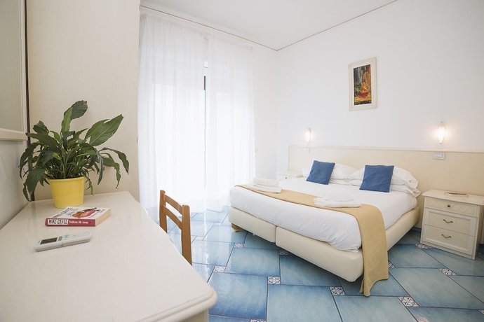 Imagen de la habitación del Hotel De Rosa. Foto 8