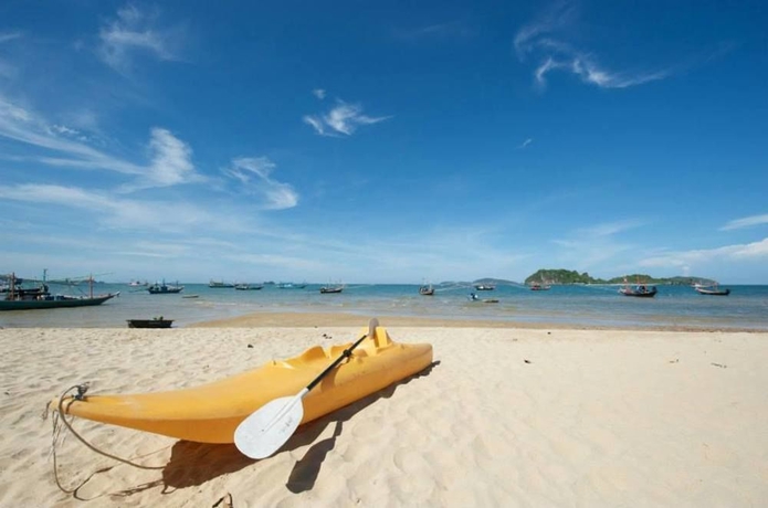 Imagen de los exteriores del Hotel De Sea Almond Chumphon. Foto 7