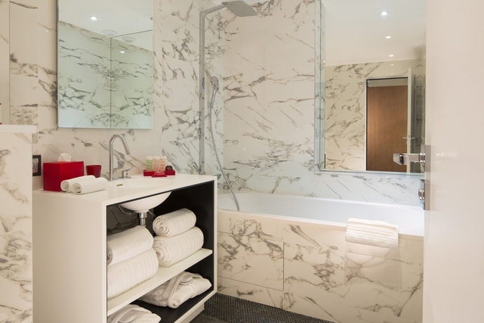 Imagen de la habitación del Hotel De Seze, París. Foto 8