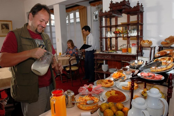 Imagen del bar/restaurante del Hotel De Su Merced. Foto 2