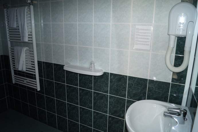 Imagen de la habitación del Hotel De Verdun. Foto 5