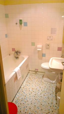 Imagen de la habitación del Hotel De Verdun. Foto 8