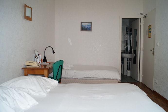 Imagen de la habitación del Hotel De Verdun. Foto 9