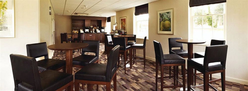 Imagen del bar/restaurante del Hotel De Vere Beaumont Estate. Foto 2