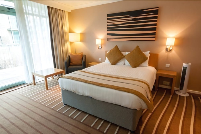 Imagen de la habitación del Hotel De Vere Cotswold Water Park. Foto 10