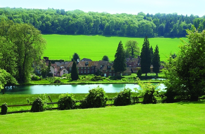 Imagen de los exteriores del Hotel De Vere Latimer Estate. Foto 8